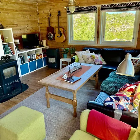 בית נופש Sjarmerande Fjellhytte I Holtaheia Jørpeland